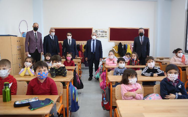 Başkan Büyükkılıç’dan İlmiye- Ahmet Büyükkılıç İlkokulu’na ziyaret