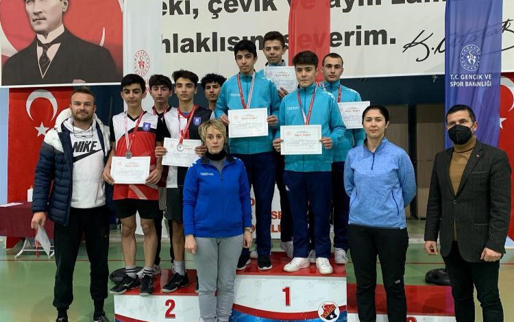 Bursa’da Osmangazili badmintoncular yeniden zirvede Bursa’da Osmangazili badmintoncular yeniden zirvede