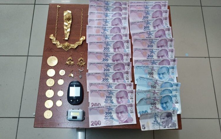 Adıyaman’da 3 zanlı yağma ve hırsızlıktan tutuklandı Adıyaman’da 3 zanlı yağma ve hırsızlıktan tutuklandı