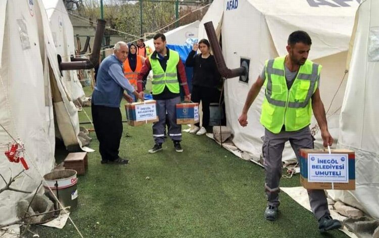Bursa İnegöl’ün hayırları afetzedelere umut oluyor Bursa İnegöl’ün hayırları afetzedelere umut oluyor