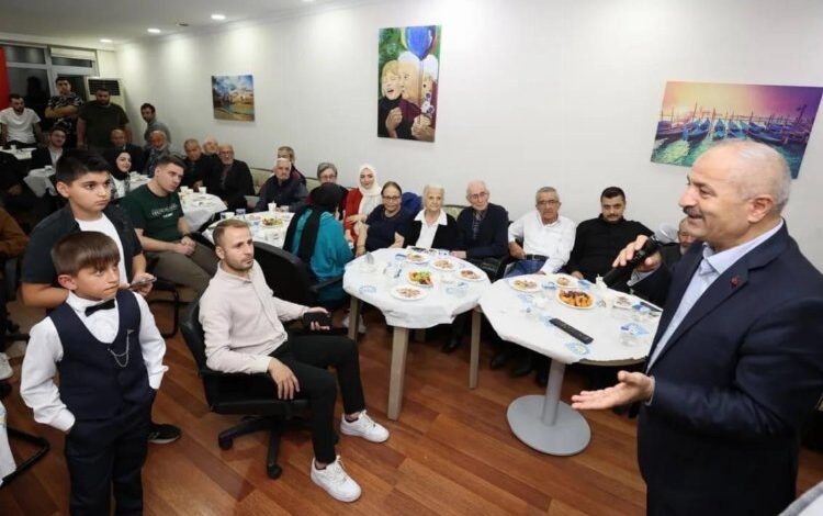 Gebze’de Başkan Büyükgöz’den huzurevi sakinlerine ziyaret Gebze’de Başkan Büyükgöz’den huzurevi sakinlerine ziyaret