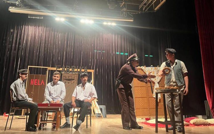 Öğrencilerin ‘Bekçi Murtaza’ oyunu büyük beğeni topladı Öğrencilerin ‘Bekçi Murtaza’ oyunu büyük beğeni topladı