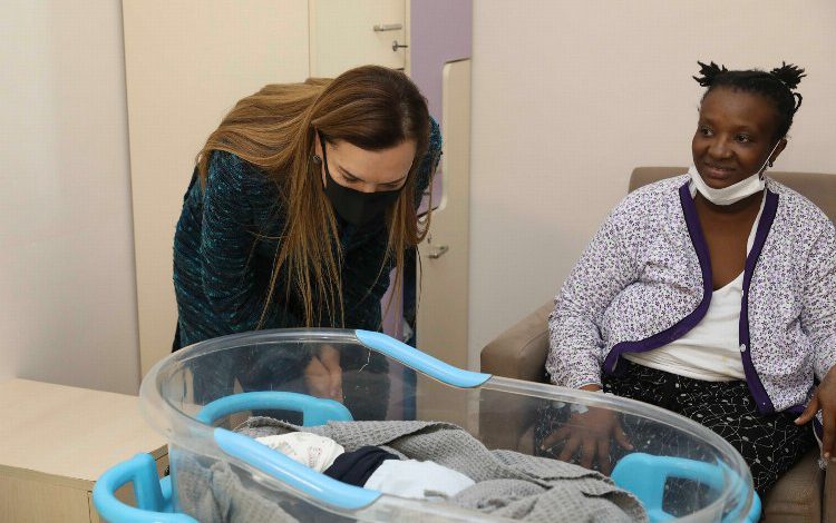 Senegalli göçmenler Türkiye’de anne oldu