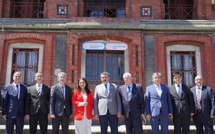 Bakan Tekin’den Fener Rum Okulları’na ziyaret Bakan Tekin’den Fener Rum Okulları’na ziyaret