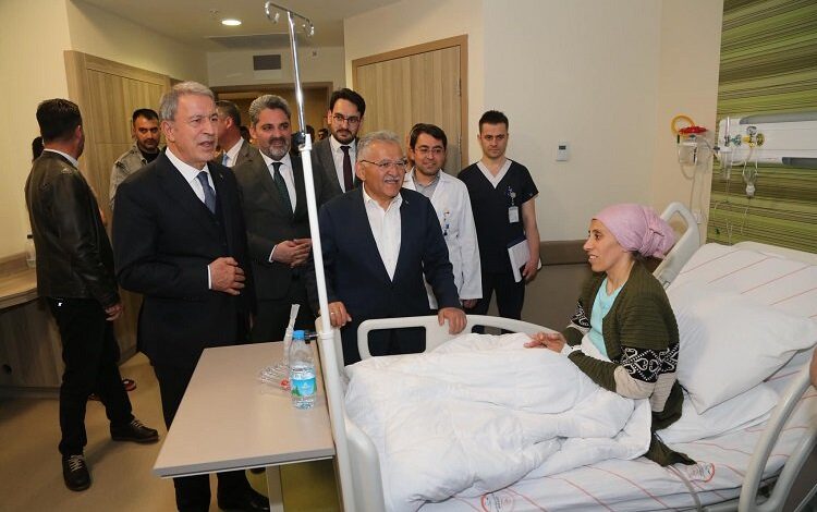 Kayseri protokolünden hastaneye bayram ziyareti Kayseri protokolünden hastaneye bayram ziyareti