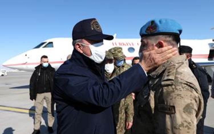 Bakan Akar’dan sınıra ziyaret