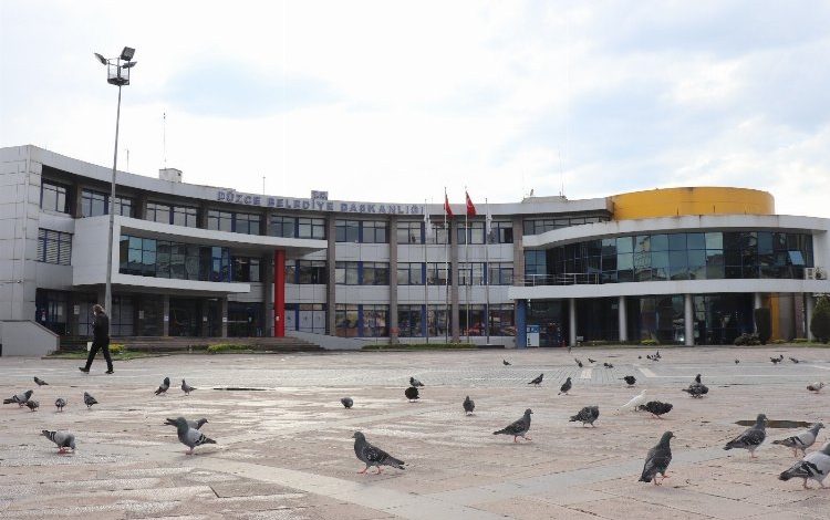 Düzce’de seçim afişlerine düzenleme Düzce’de seçim afişlerine düzenleme