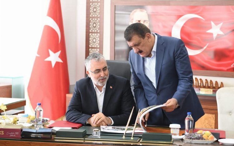 Bakan Işıkhan Malatya’da… Kayısı çiftçilerinin sorunları iletildi Bakan Işıkhan Malatya’da… Kayısı çiftçilerinin sorunları iletildi