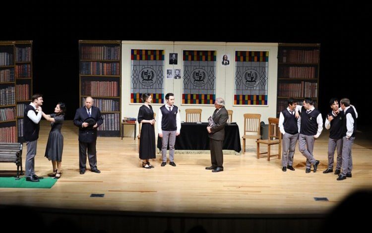 Ölü Ozanlar kahkahaya boğdu