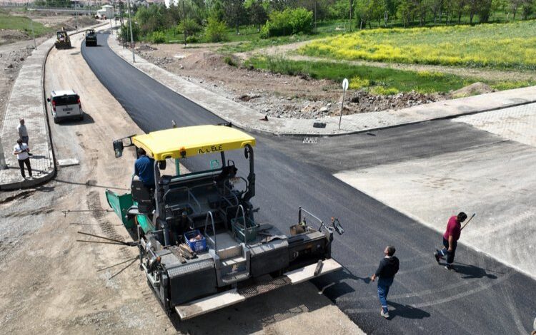Sivas’ta Danişment Gazi TOKİ yolu yenileniyor