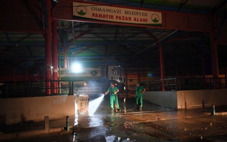 Osmangazi’de kurban kesim yerlerinde aralıksız temizlik Osmangazi’de kurban kesim yerlerinde aralıksız temizlik