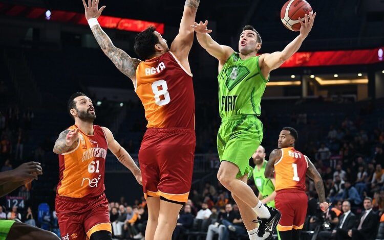 TOFAŞ Fenerbahçe Beko önünde