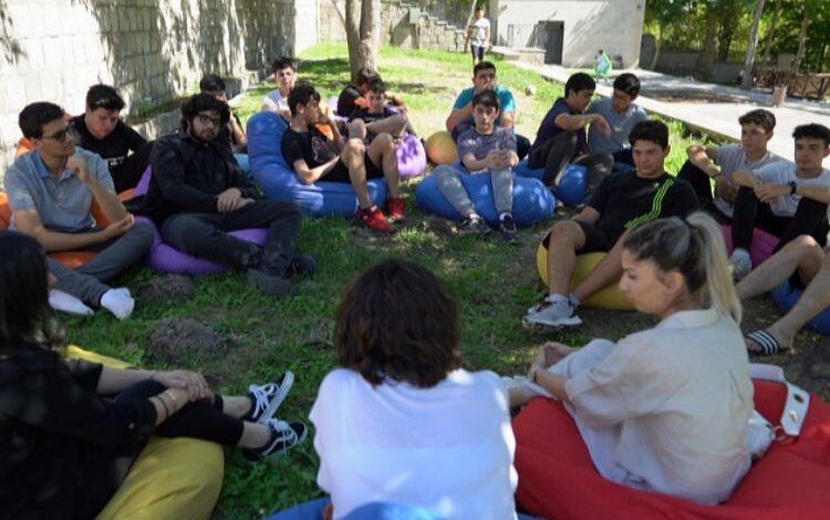 Kayseri Melikgazi’de öğrencilere ‘tarihi’ İngilizce fırsatı Kayseri Melikgazi’de öğrencilere ‘tarihi’ İngilizce fırsatı