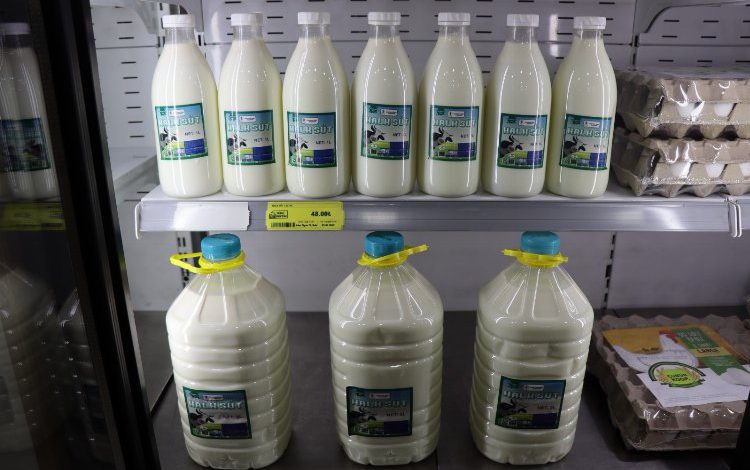 Kocaeli İzmit’ te Halk Süt’e vatandaşlardan büyük ilgi