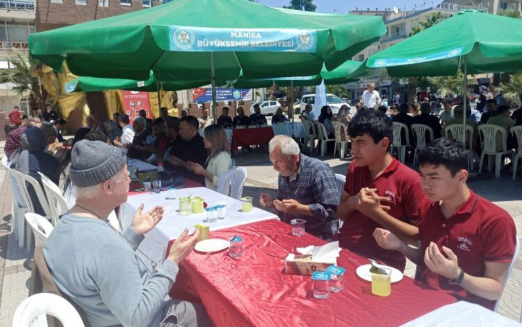 Manisa Turgutlulu şehitleri unutmadı Manisa Turgutlulu şehitleri unutmadı