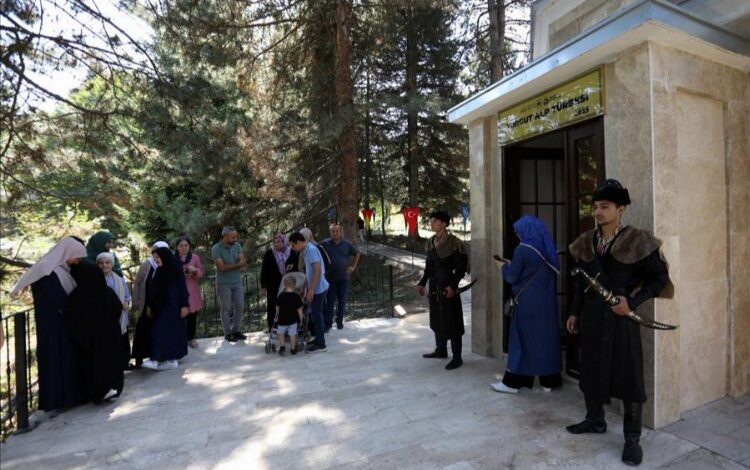 Bursa İnegöl ‘Ecdadın İzinde’… Turgut Alp’e geziler başladı Bursa İnegöl ‘Ecdadın İzinde’… Turgut Alp’e geziler başladı