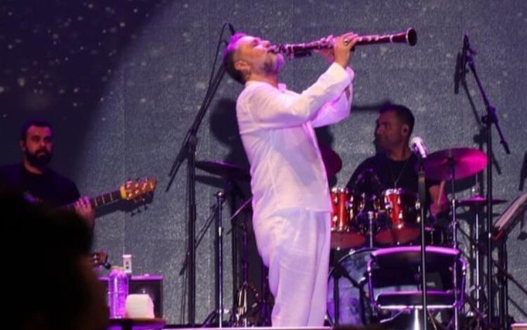 Düzce’de Hüsnü Şenlendirici sahne aldı Düzce’de Hüsnü Şenlendirici sahne aldı