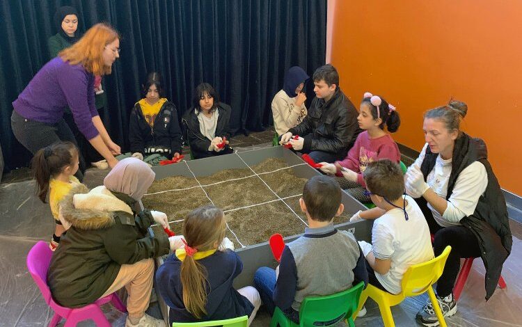 Bursa Osmangazi’de minik arkeologlar iş başında