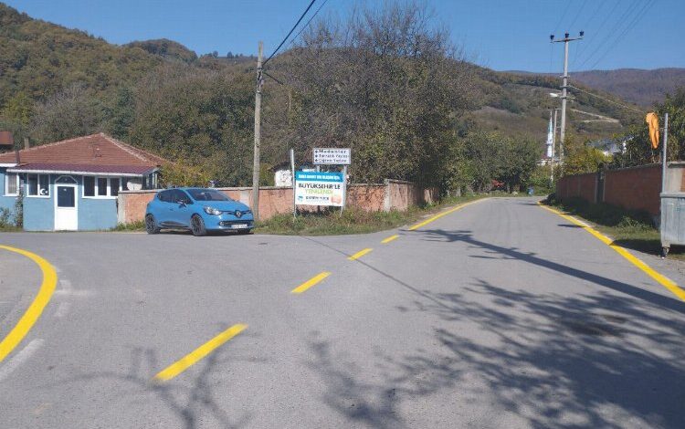 Sakarya’da yol çizgileri ile ulaşım daha güvenli Sakarya’da yol çizgileri ile ulaşım daha güvenli