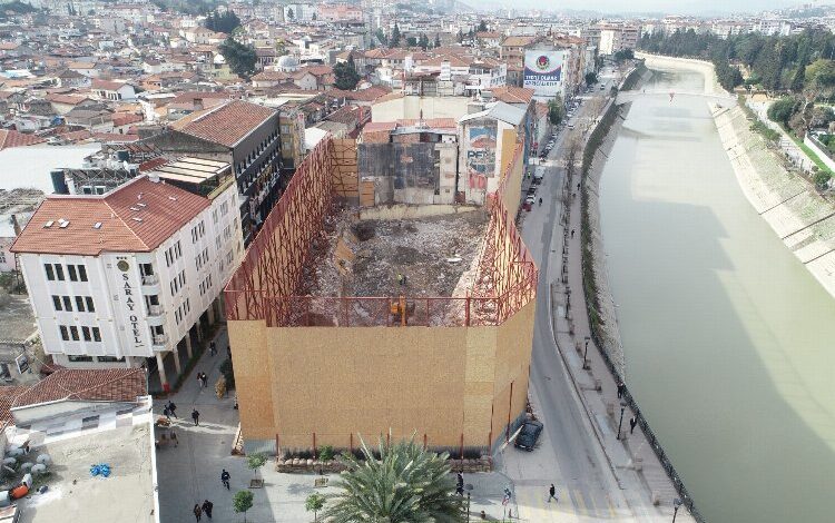 Hatay’da Kent Meydanı için Antakya Belediyesi bekleniyor Hatay’da Kent Meydanı için Antakya Belediyesi bekleniyor