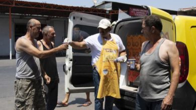 Emekçiler limonatayla serinledi