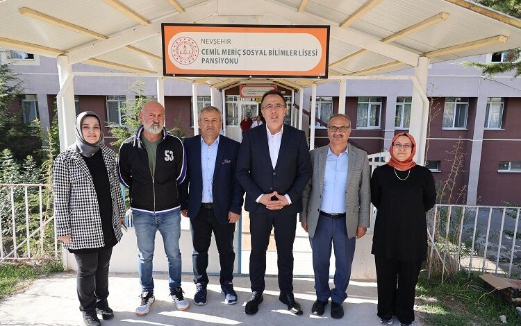 Mehmet Savran öğrencilerle buluştu Mehmet Savran öğrencilerle buluştu