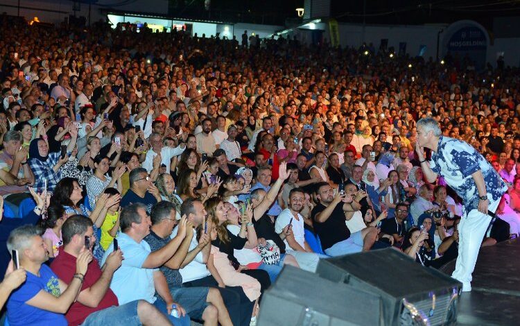 Efsanelerden Bursa’da nostalji dolu akşam Efsanelerden Bursa’da nostalji dolu akşam