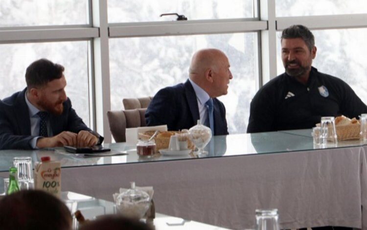 Mehmet Sekmen’den Erzurumspor’a moral ziyareti Mehmet Sekmen’den Erzurumspor’a moral ziyareti