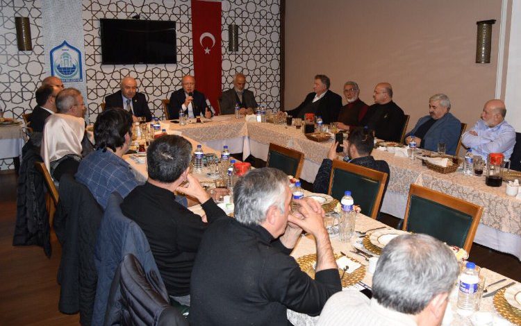 AK Parti Bursa’dan ‘vefa’ buluşmalarına devam AK Parti Bursa’dan ‘vefa’ buluşmalarına devam