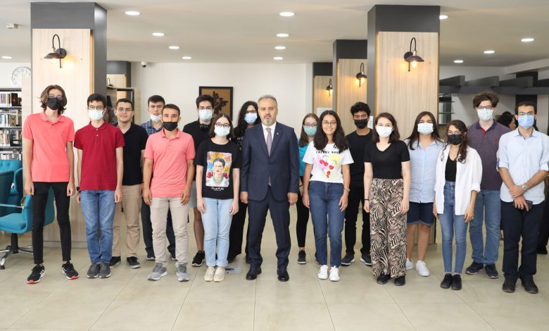 Bursa’da sınavlarda dereceye giren öğrencilere Büyükşehir ödülü Bursa’da sınavlarda dereceye giren öğrencilere Büyükşehir ödülü