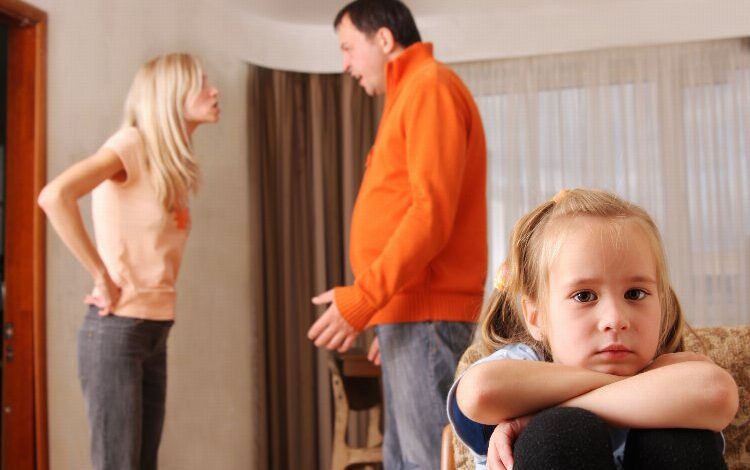 Ebeveynler çocuktan gizlice ayrılmamalı Ebeveynler çocuktan gizlice ayrılmamalı