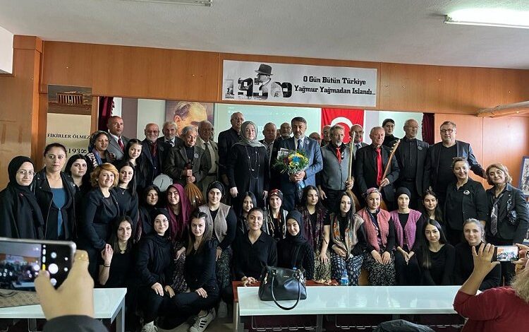 Kayseri’de Ulu Çınarlar Korosu’ndan Ata’nın sevdiği şarkılar Kayseri’de Ulu Çınarlar Korosu’ndan Ata’nın sevdiği şarkılar