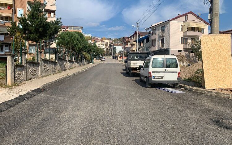 Kocaeli İzmit’te sokaklar asfalt konforuna kavuşuyor