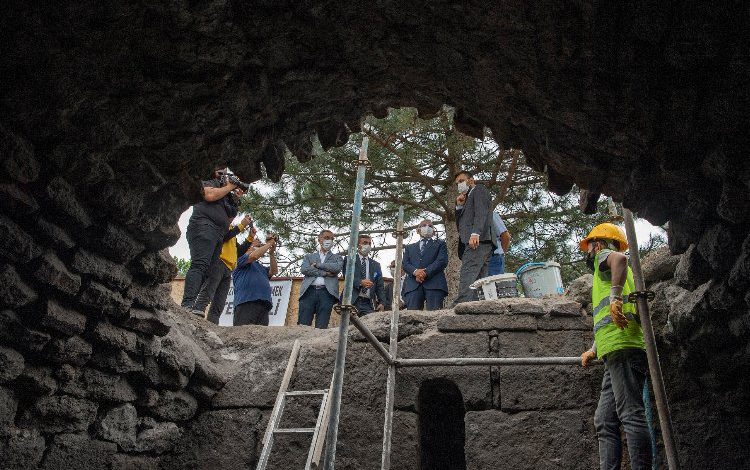 Kayseri’de yerin altından tarih fışkırdı Kayseri’de yerin altından tarih fışkırdı