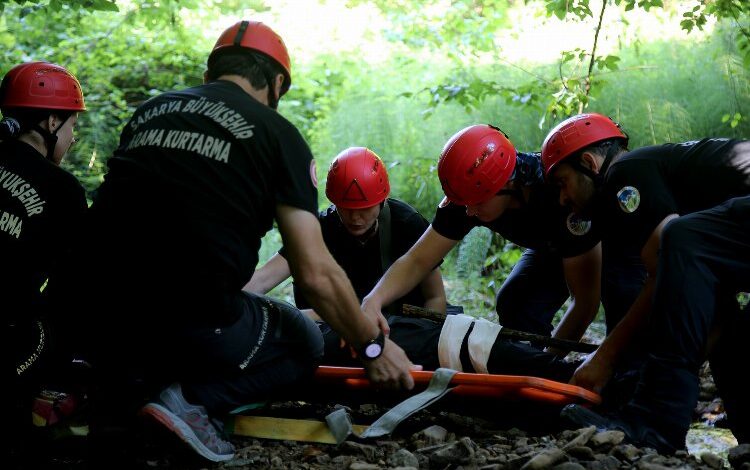 Sakarya’da afet timinden nefes kesen tatbikat Sakarya’da afet timinden nefes kesen tatbikat