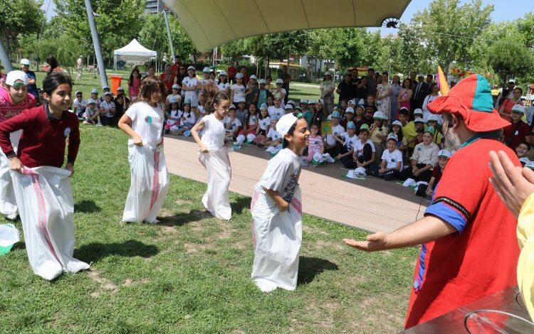 Manisa’da çevre bilinci eğlendirilerek aşılanıyor Manisa’da çevre bilinci eğlendirilerek aşılanıyor