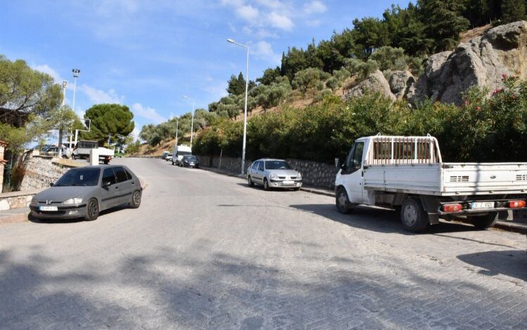 Manisa’da Mevlevihane ile Ağlayan Kaya arasını yeniliyor Manisa’da Mevlevihane ile Ağlayan Kaya arasını yeniliyor