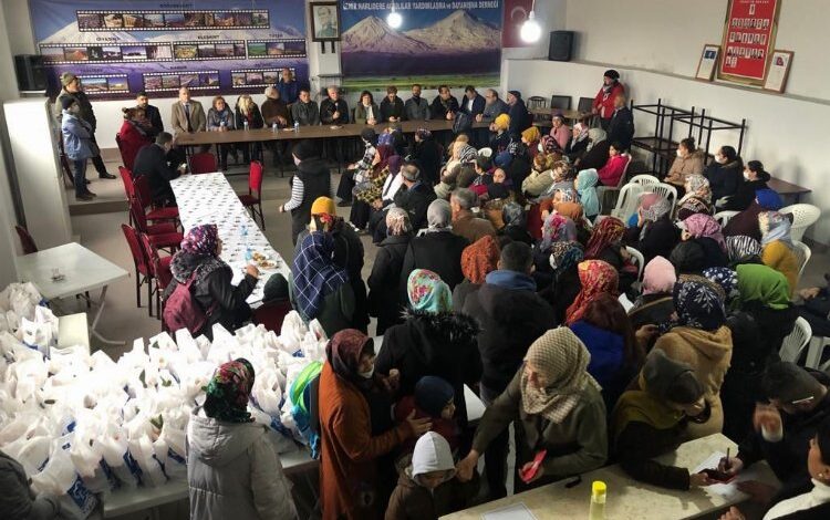 İzmir Narlıdere’de ‘Beslenme Çantası’ genişliyor İzmir Narlıdere’de ‘Beslenme Çantası’ genişliyor