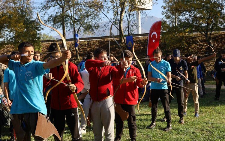 Oklar Bursa’da Cumhuriyet coşkusuyla menzile atıldı