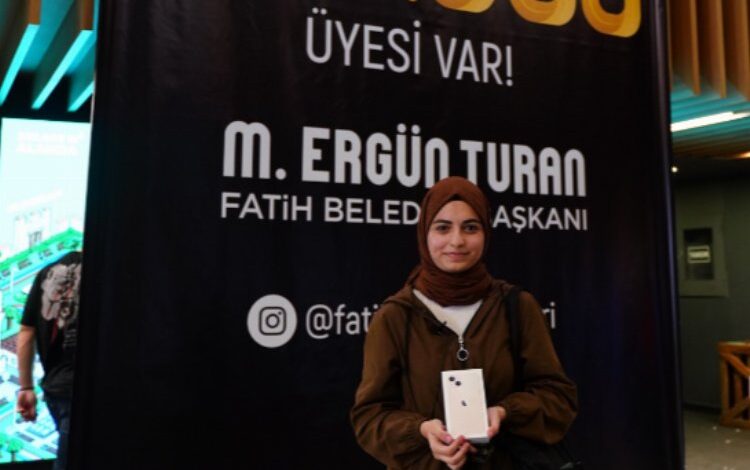 Belediyeden 100 bininci üyeye IPHONE 13 telefon