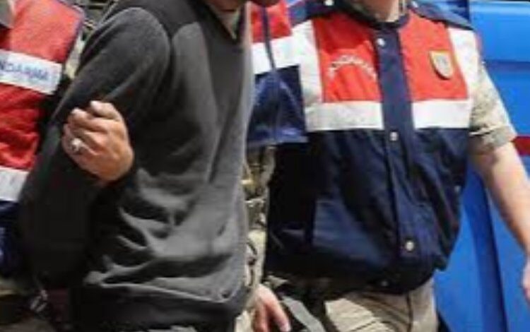 Haklarında kesinleşmiş ceza kararları olan 2 kişi yakaladı