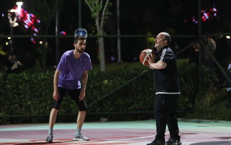 Mustafa Varank’tan gece yarısı basketbol şov