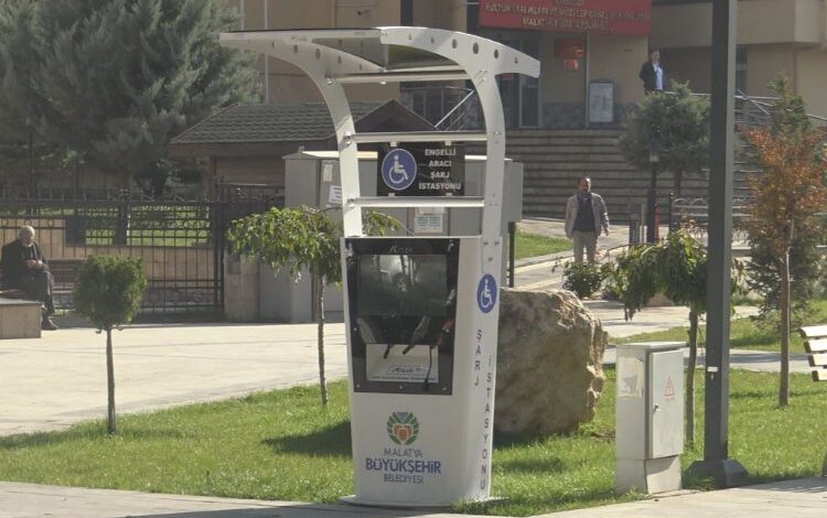 Malatya’da engelli vatandaşlar için 5 yeni şarj istasyonu Malatya’da engelli vatandaşlar için 5 yeni şarj istasyonu