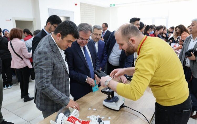 Kayseri Hacılar’da Mini Bilim şenliği Kayseri Hacılar’da Mini Bilim şenliği