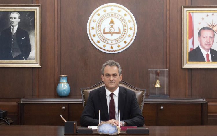 Bakan Özer, mesleki gelişimde yeni uygulamaların detaylarını paylaştı Bakan Özer, mesleki gelişimde yeni uygulamaların detaylarını paylaştı