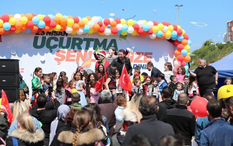 Bandırma’da uçurtmalar yüzleri güldürdü