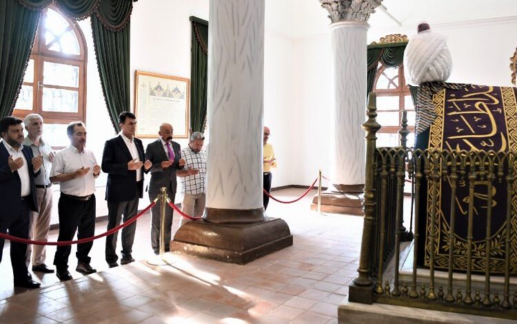 Şehit Padişah Bursa’daki kabri başında anıldı Şehit Padişah Bursa’daki kabri başında anıldı