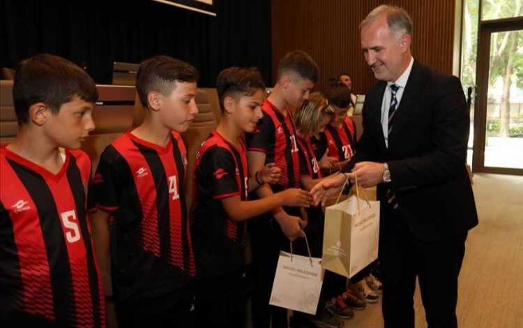 Bursa İnegöl Meclisi şampiyonları ağırladı