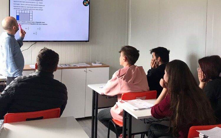 Çınar Akademi afet bölgesinde eğitimde Çınar Akademi afet bölgesinde eğitimde