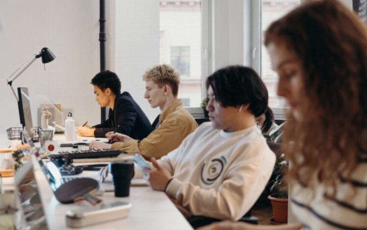 Yapay zeka iş saatlerini 3’te 1 azaltacak Yapay zeka iş saatlerini 3’te 1 azaltacak